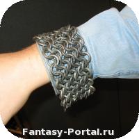 Кусок кольчуги на рукаве