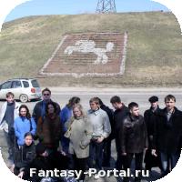 Vot_oni_na_fonie_dikogho_ghornogho_kozlika._Loshadka.jpg