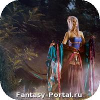 Эльфийка в густом лесу