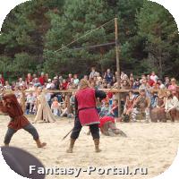 битва солдат - мечник против копейщика